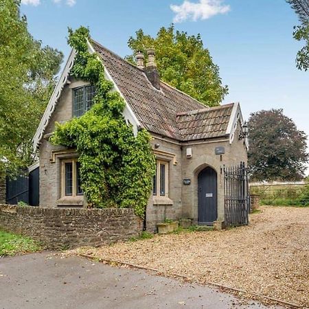 2 Bedroom Cosy Cottage With Hot Tub In Hambrook Close To Bristol City Centre Exterior photo