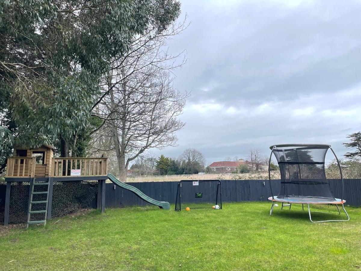 2 Bedroom Cosy Cottage With Hot Tub In Hambrook Close To Bristol City Centre Exterior photo