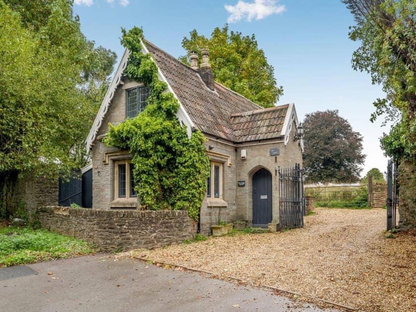 2 Bedroom Cosy Cottage With Hot Tub In Hambrook Close To Bristol City Centre Exterior photo