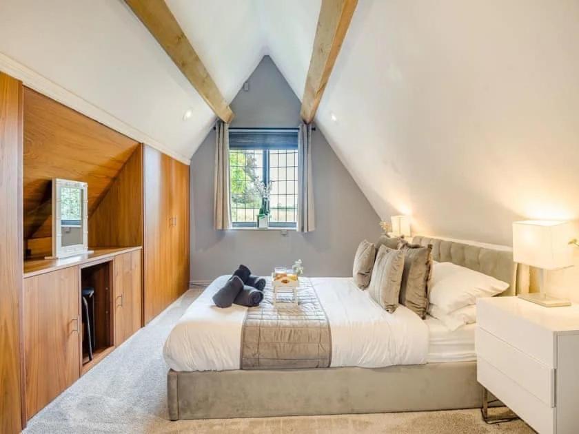 2 Bedroom Cosy Cottage With Hot Tub In Hambrook Close To Bristol City Centre Exterior photo