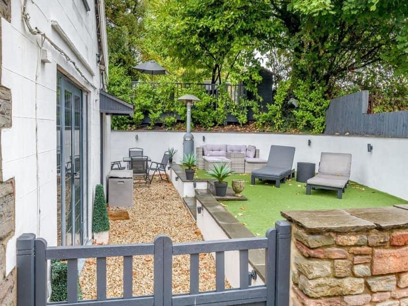 2 Bedroom Cosy Cottage With Hot Tub In Hambrook Close To Bristol City Centre Exterior photo