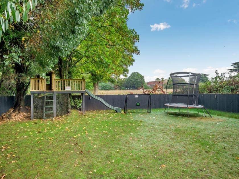 2 Bedroom Cosy Cottage With Hot Tub In Hambrook Close To Bristol City Centre Exterior photo